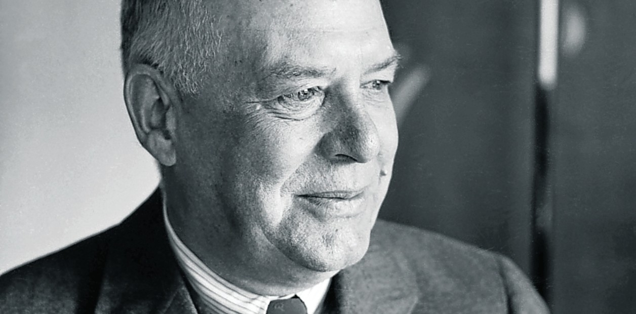 Wallace Stevens multiplies