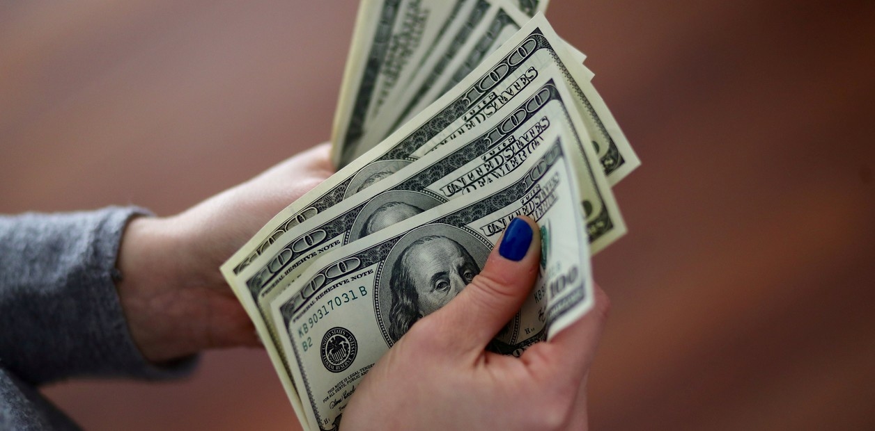 Dólar Azul Hoje: Quanto ele está sendo negociado nesta sexta-feira, 9 de maio?