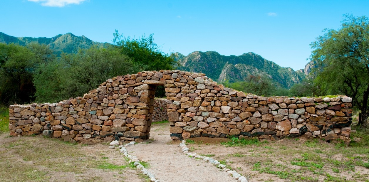 Así es el “Machu Picchu argentino”, el destino que sorprende por sus paisajes y ruinas