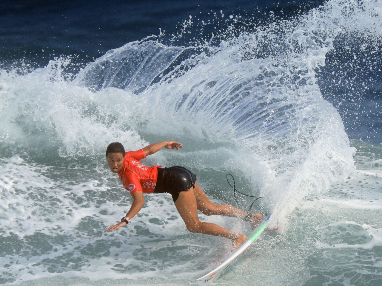 La valeur des vagues : la destination qui a adopté le surf et qui attire de plus en plus de touristes