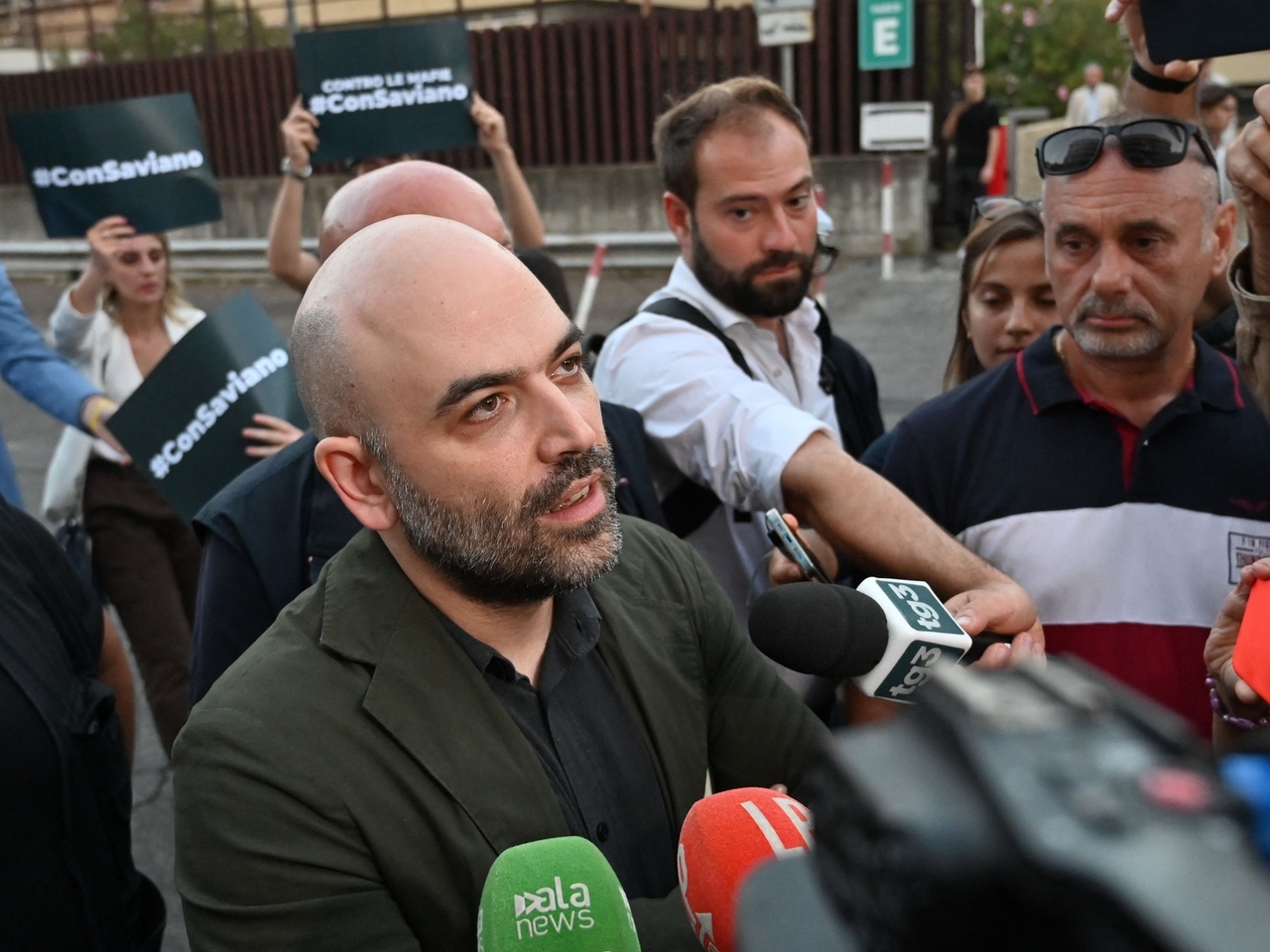 Roberto Saviano ottiene una condanna fondamentale contro la camorra: "È la sentenza più importante della mia vita".