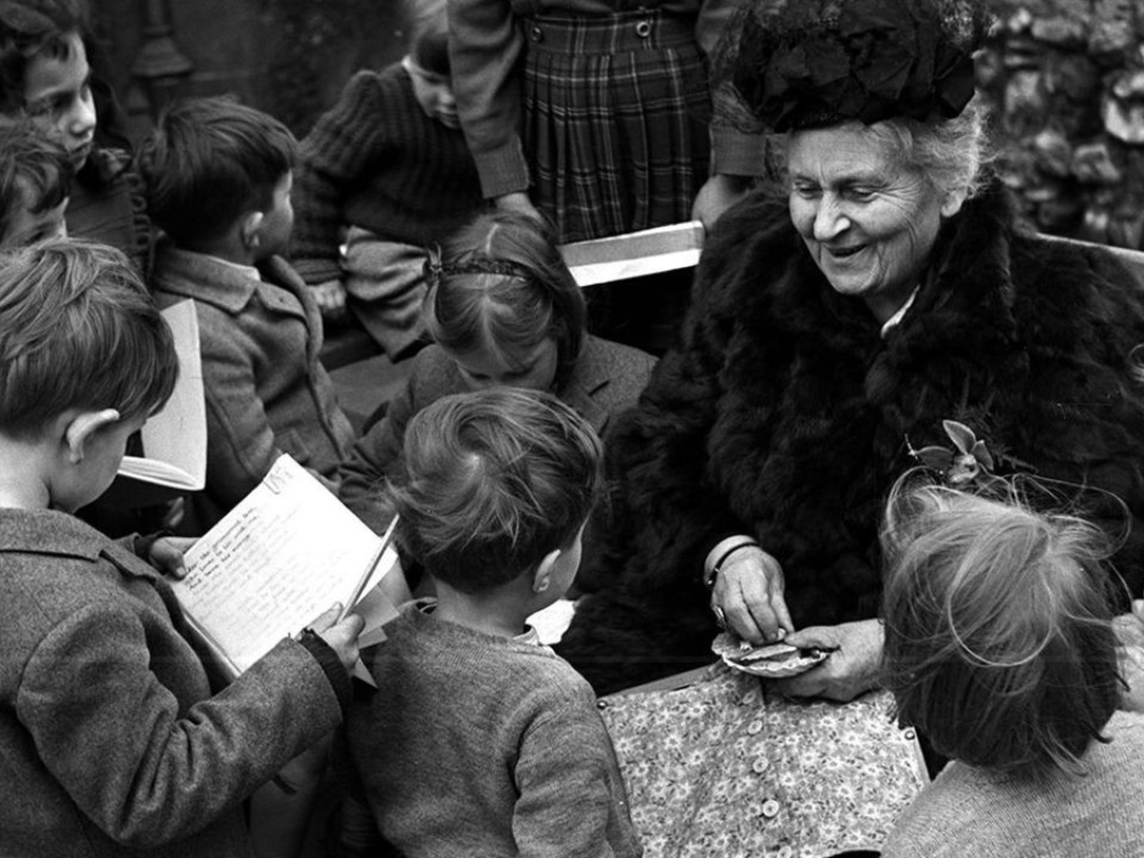 Maria Montessori: Çalışan kadınların rolünü ve oy hakkını savunan öncü hekim.