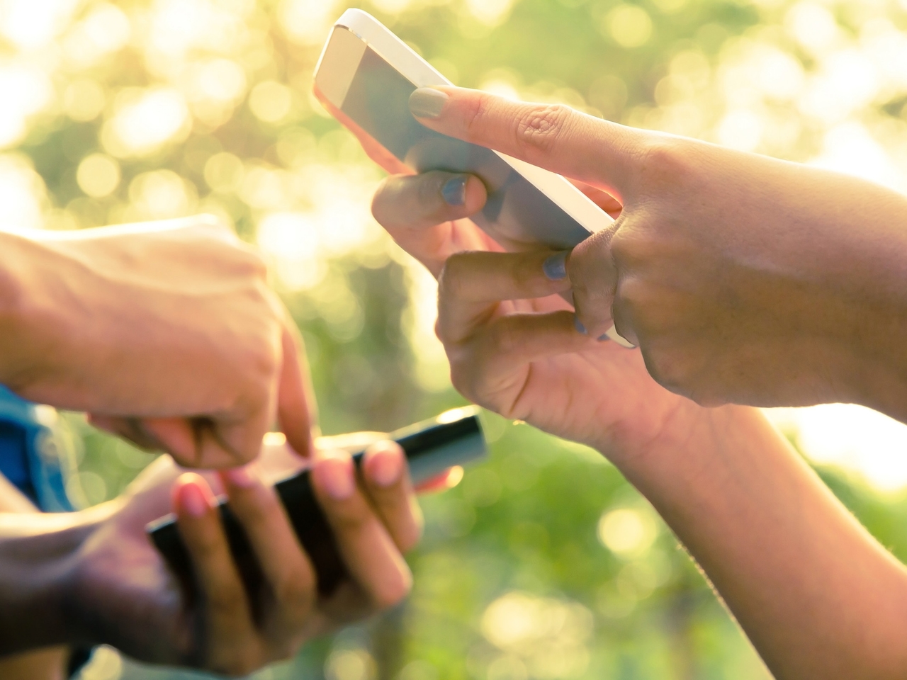 Welche Eigenschaften sollte ein Mittelklasse-Handy laut einem Experten haben, um im Alltag gute Dienste zu leisten?