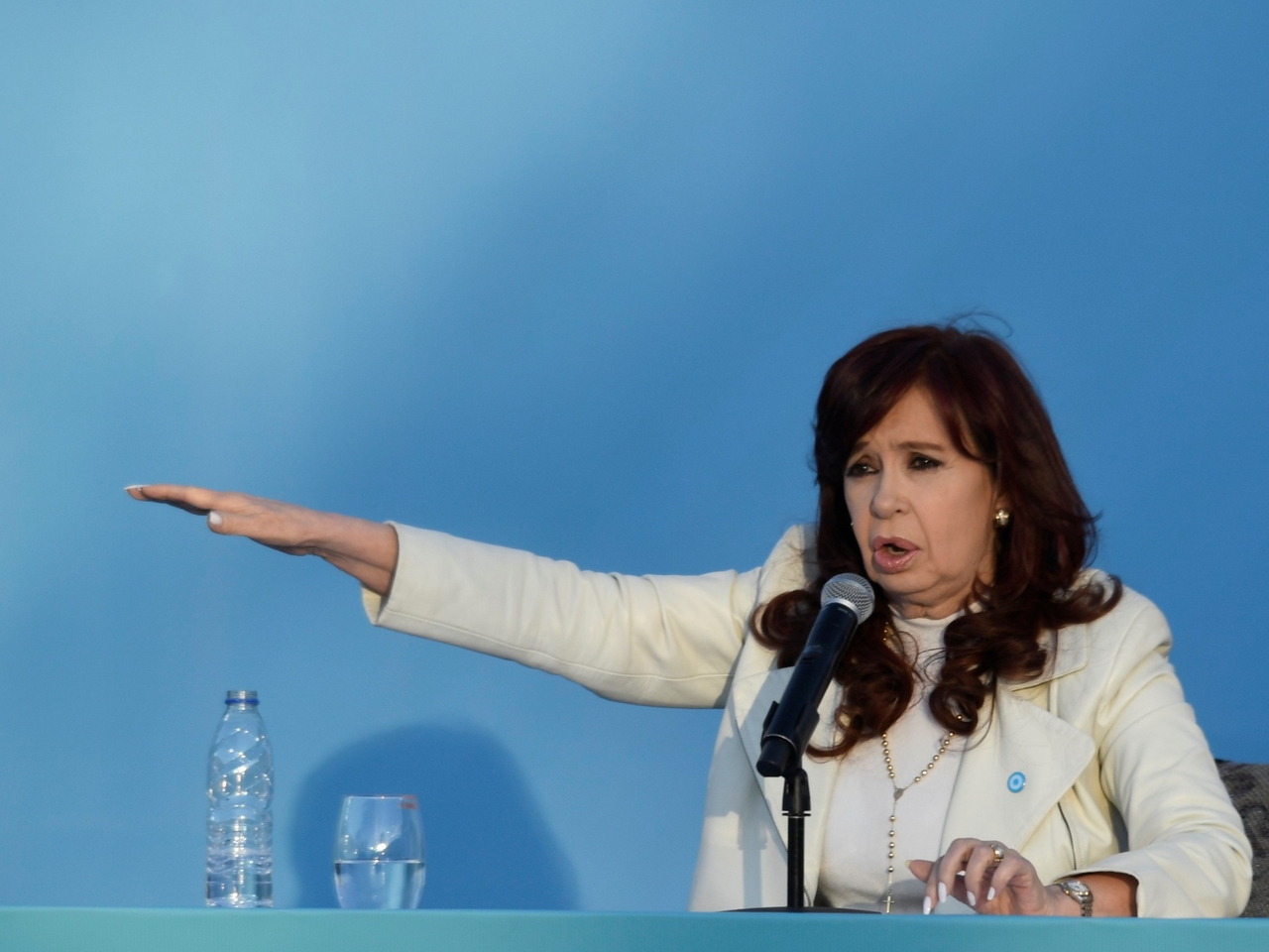 Cristina and the other election that matters most to her: the PJ (Party of the People) is putting 15 Senate seats at stake and predicting a catastrophe.