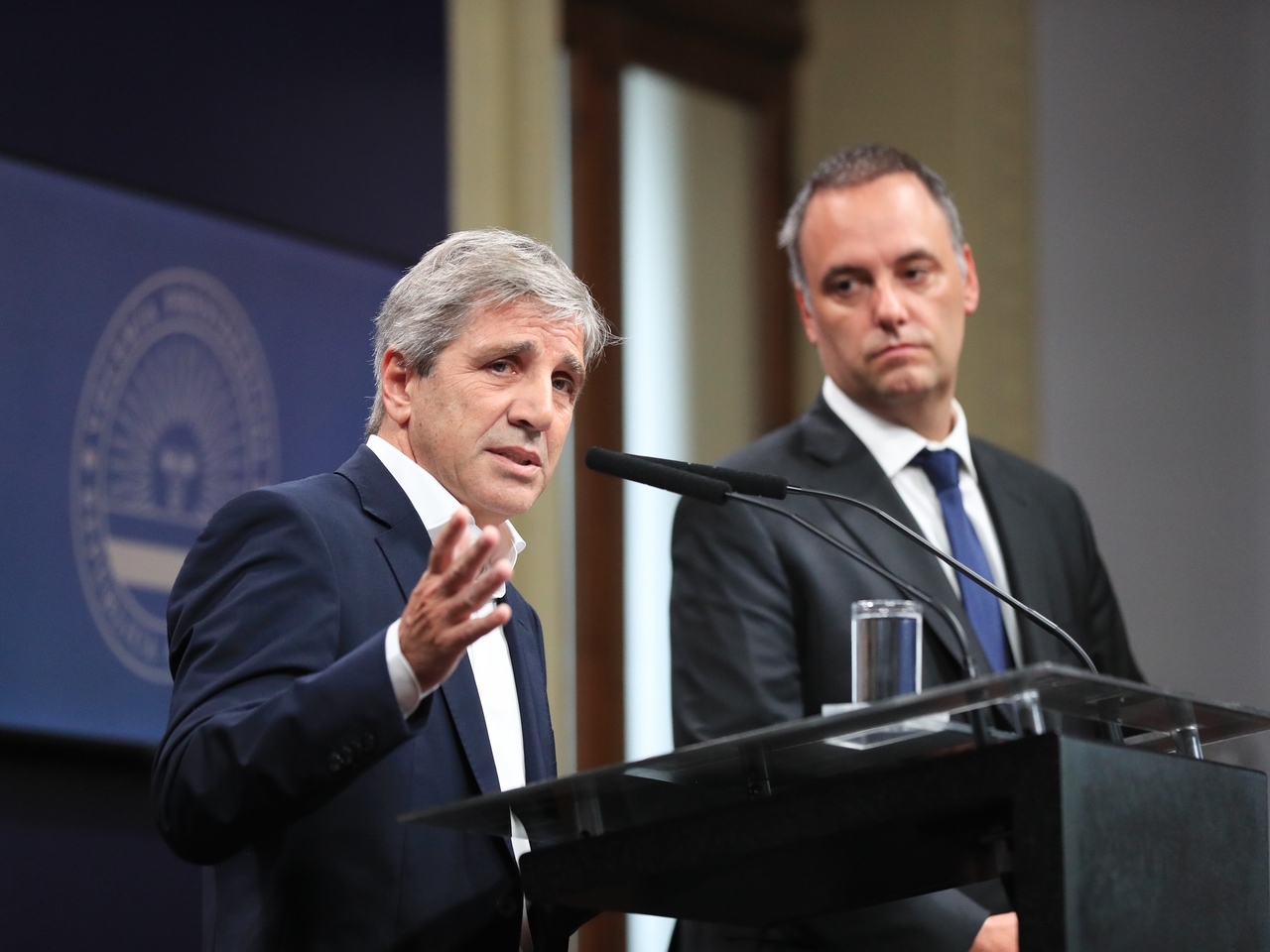 Dólares, bajo el colchón: el Gobierno busca simplificar el impuesto a las Ganancias