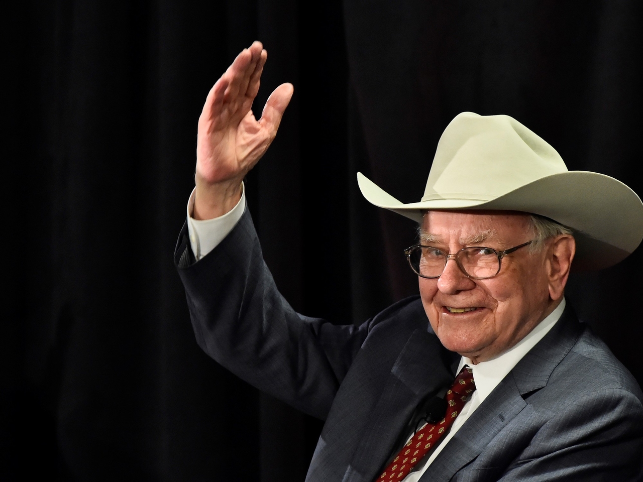 Kapitalizm nas nie zbawia: Z jakimi niepokojącymi hipotezami pozostawiają nam tacy myśliciele jak Walter Benjamin i John Gray oraz przedsiębiorcy jak George Soros i Warren Buffett?