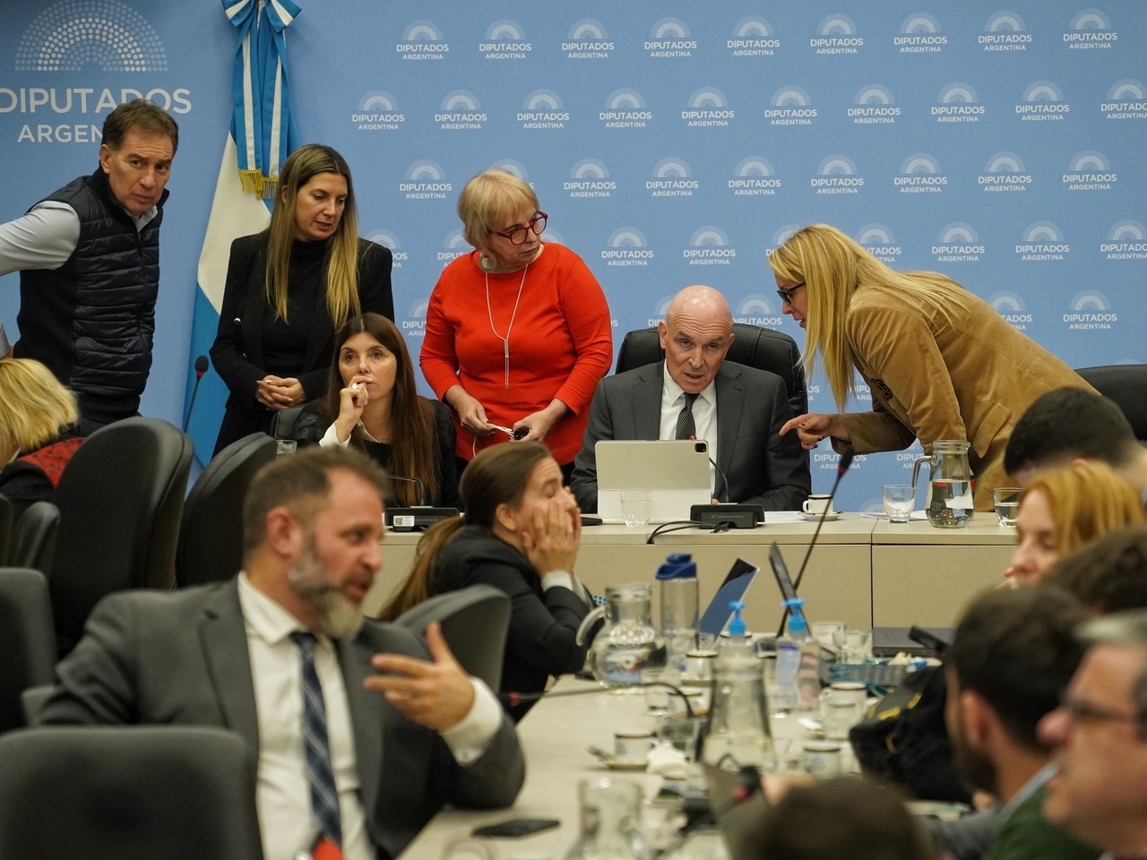 Javier Milei y sus medidas, EN VIVO: el Gobierno busca dar un paso clave para bajar la edad de imputabilidad a los 14 años