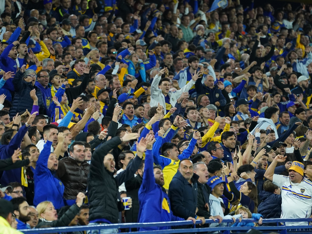 Boca - Lanús: La Bombonera, Riquelme karşısında ilk kez çıkış yaptı ve oyunculara ve yönetim kuruluna hakaret etti.