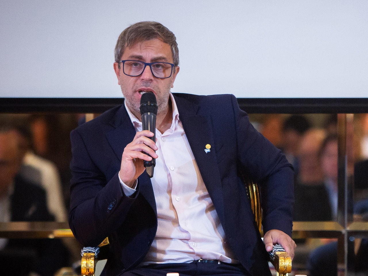 De regering zet extra in op het garanderen van een lage dollarkoers tot de verkiezingen.