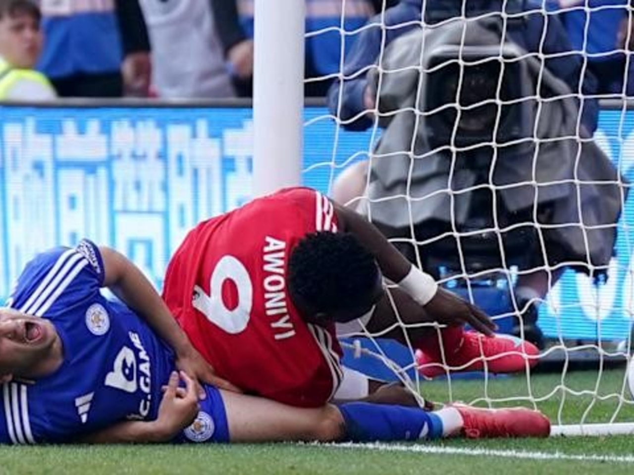 Preocupación en Inglaterra: un jugador del Nottingham está internado en coma inducido tras una lesión en un partido que pudo haber sido mortal