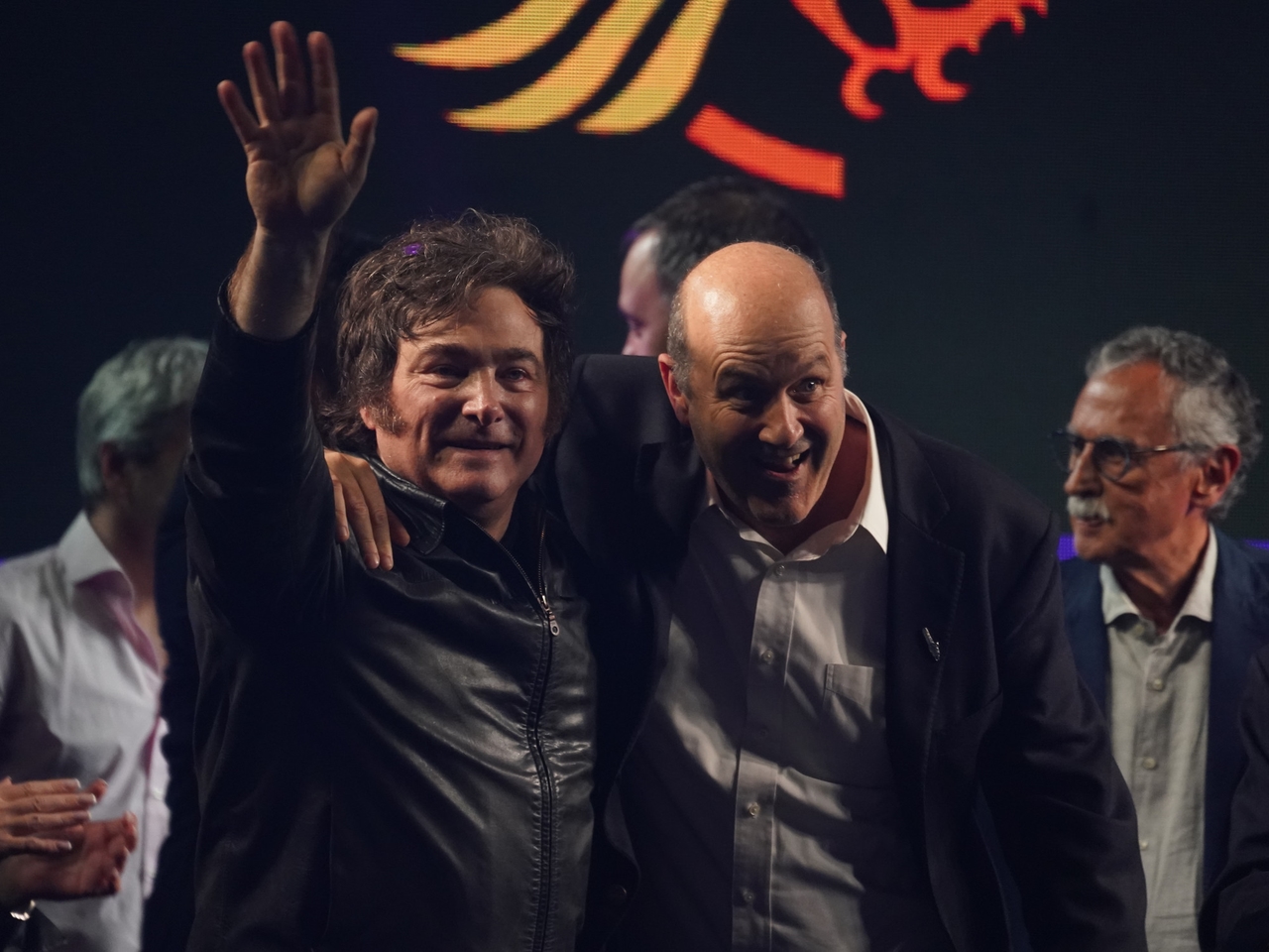 Motosega a pieno regime: il governo ha già licenziato 50.000 dipendenti pubblici e sostiene di aver risparmiato quasi 2 miliardi di dollari.