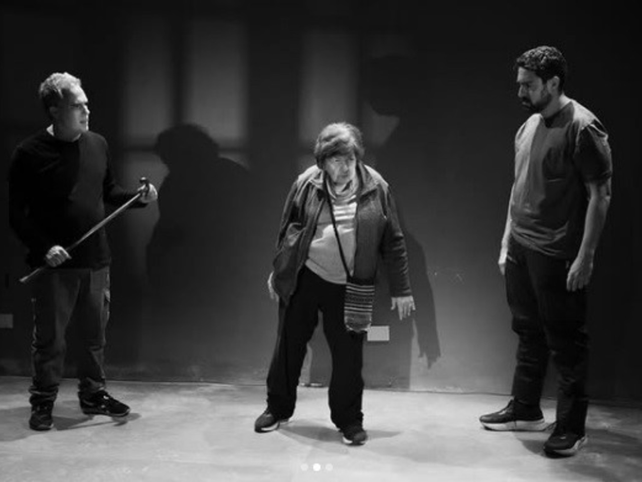 Federico León y una obra que pivotea sobre gente trabajándose a sí misma
