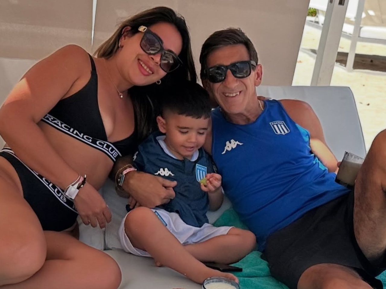 Gustavo Costas, im Familienurlaub, aber voll und ganz Racing verpflichtet: seine starke Botschaft an die Spieler, für die Libertadores anzutreten, und seine Sorge um Salas