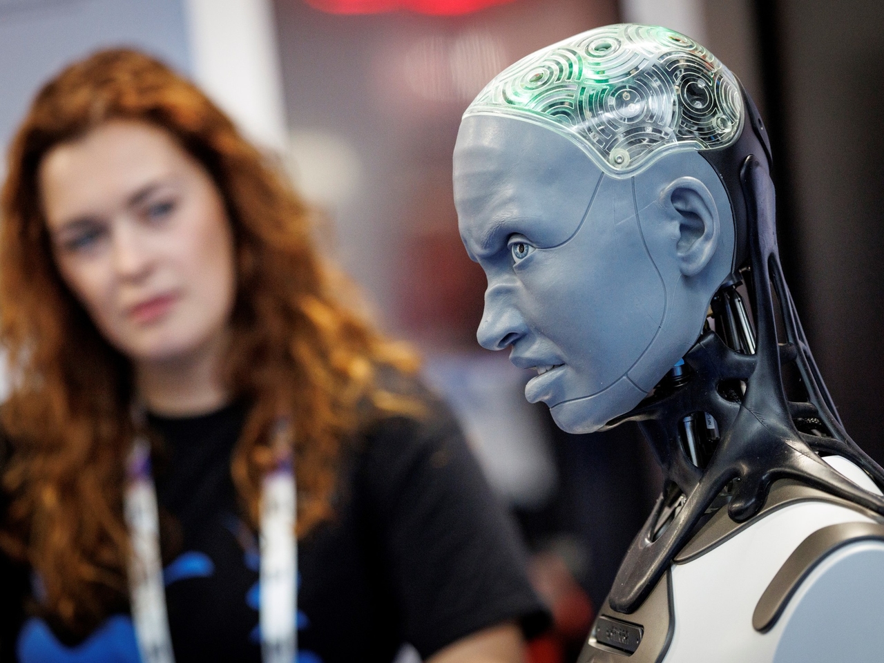 Solo el 3 % de los empleos están en riesgo por la inteligencia artificial: la mayoría son ocupados por mujeres