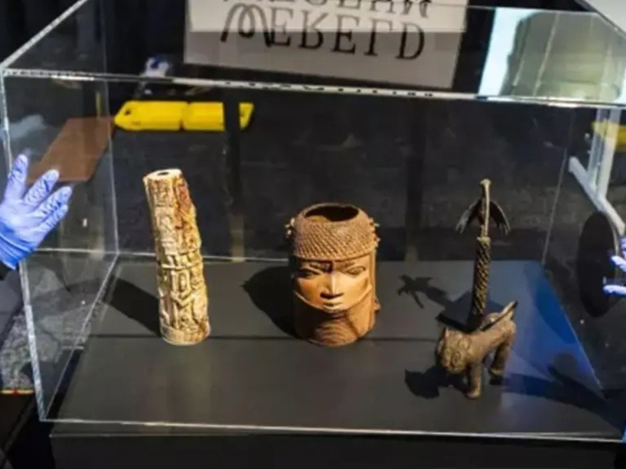 Historische restitutie: Nederland geeft 119 Benin Bronzen terug aan Nigeria