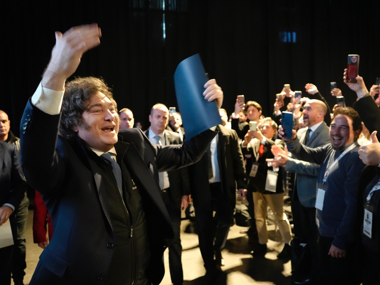 "Bruut", "idioot" en "Stalins duif": Milei's twaalf beledigingen en beledigingen aan het adres van Kicillof op het congres van La Libertad Avanza in La Plata.