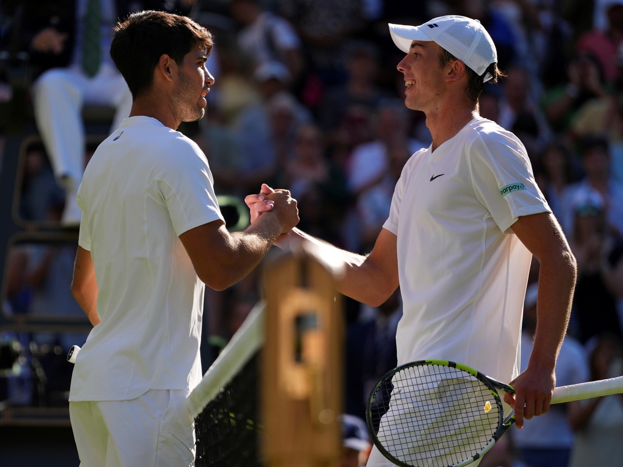 Scontro tra estremi a Wimbledon: Alcaraz e Tarvet sono nati lo stesso anno, ma lo spagnolo ha dimostrato perché è avanti di 700 posizioni.