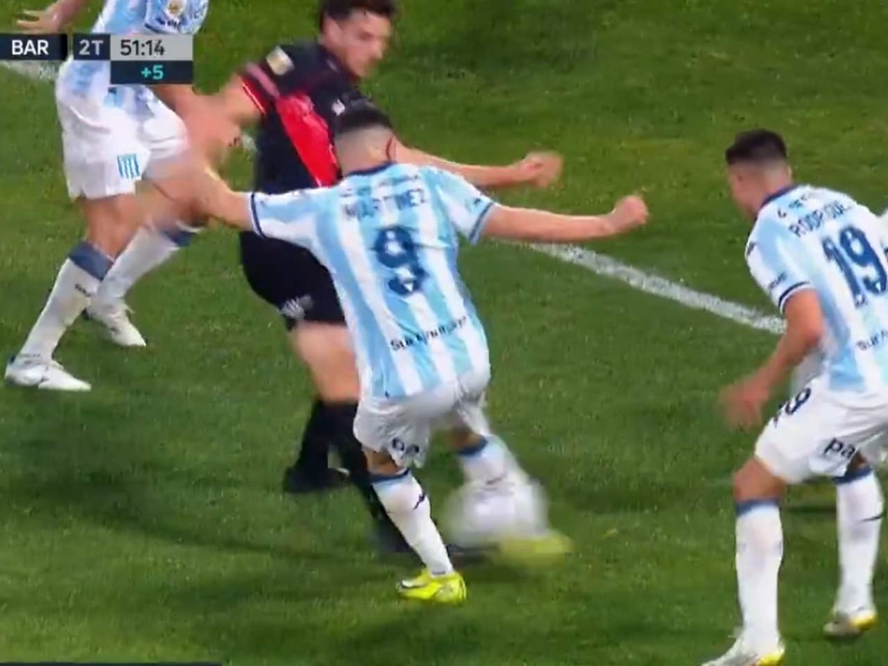 La controversa mossa in Racing vs. Barracas Central: la spiegazione di Lamolina ad Arias per giustificare la sua decisione