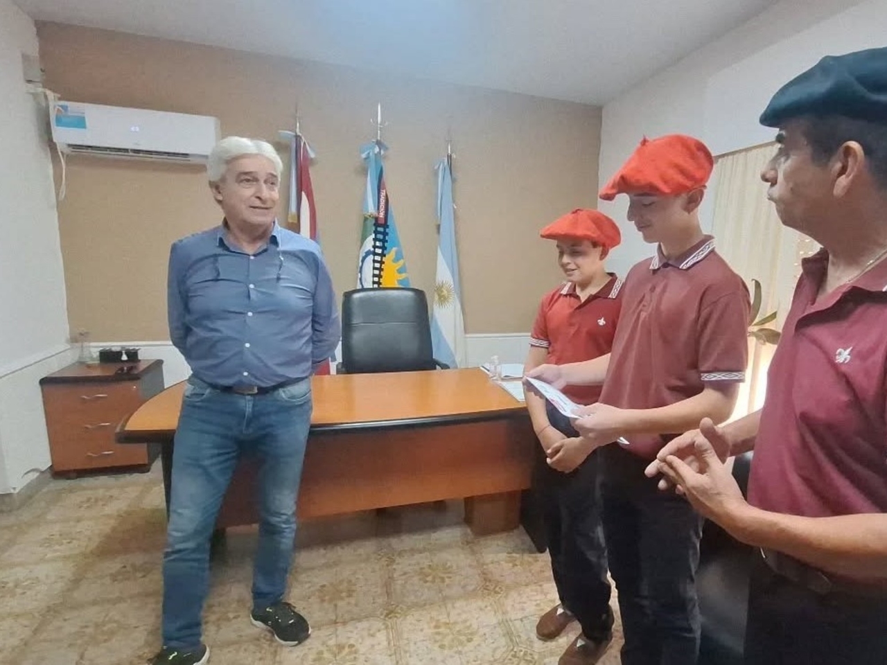 Os comentários de um prefeito sobre pensões provocaram indignação: "Deixem muitos morrerem para que outros possam receber melhores salários".
