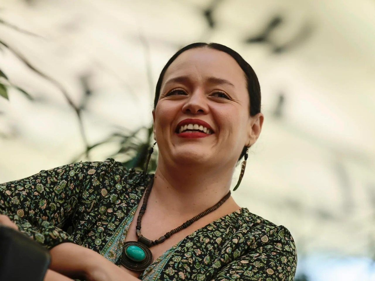 „W systemie, który zmusza nas do dobrego samopoczucia, nie da się przeżywać żałoby” – mówi pisarka Tania Tagle.