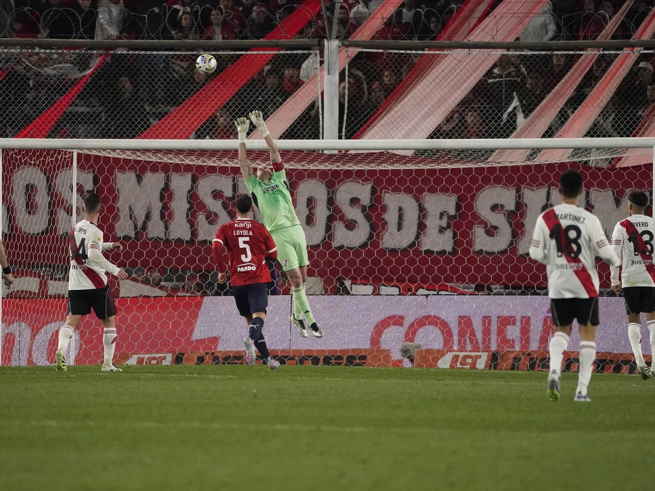 River Plate's 1-1 draw against Independiente: Armani was the star again and saved his team in a very weak derby.