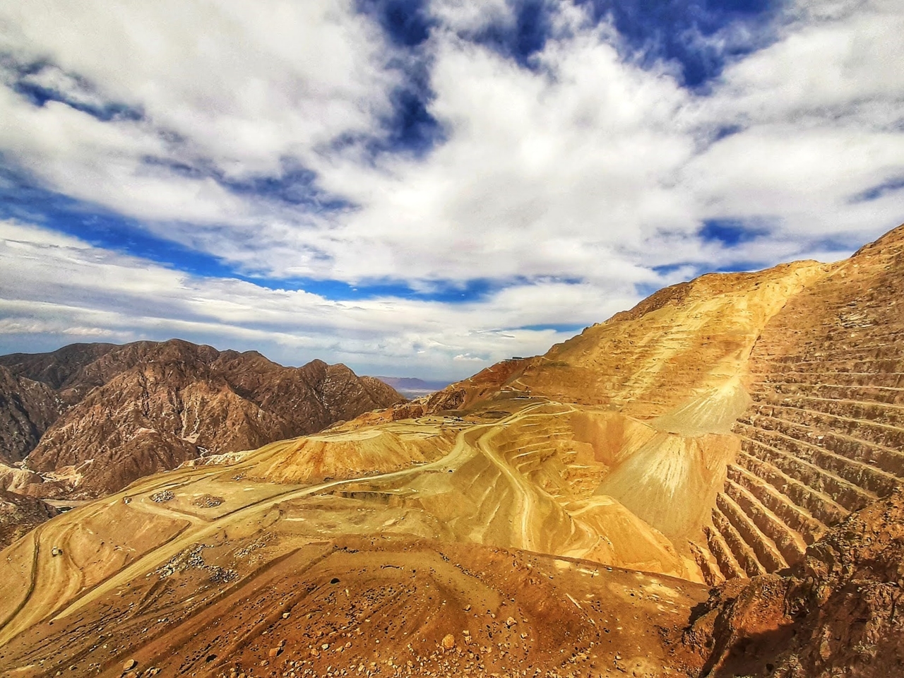 What is the gold mine where Miranda filmed, which is now seeking a RIGI for US$665 million?