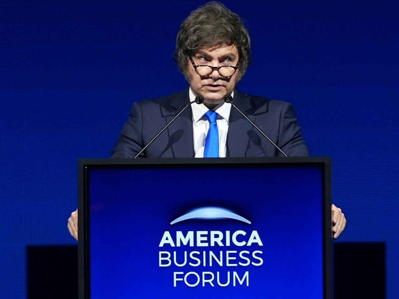 Milei sprak over een ‘volksraadpleging tussen twee modellen van het land’ en over een regering ‘met sociale consensus maar zonder politieke consensus’