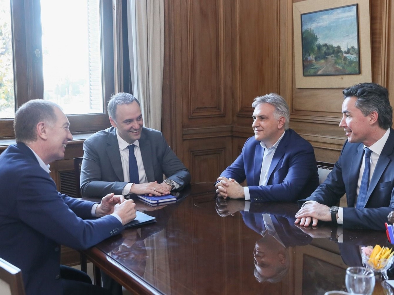 Il Governo ha incontrato i governatori di San Juan e Córdoba: negoziati per il sostegno al Bilancio e riforme al Congresso