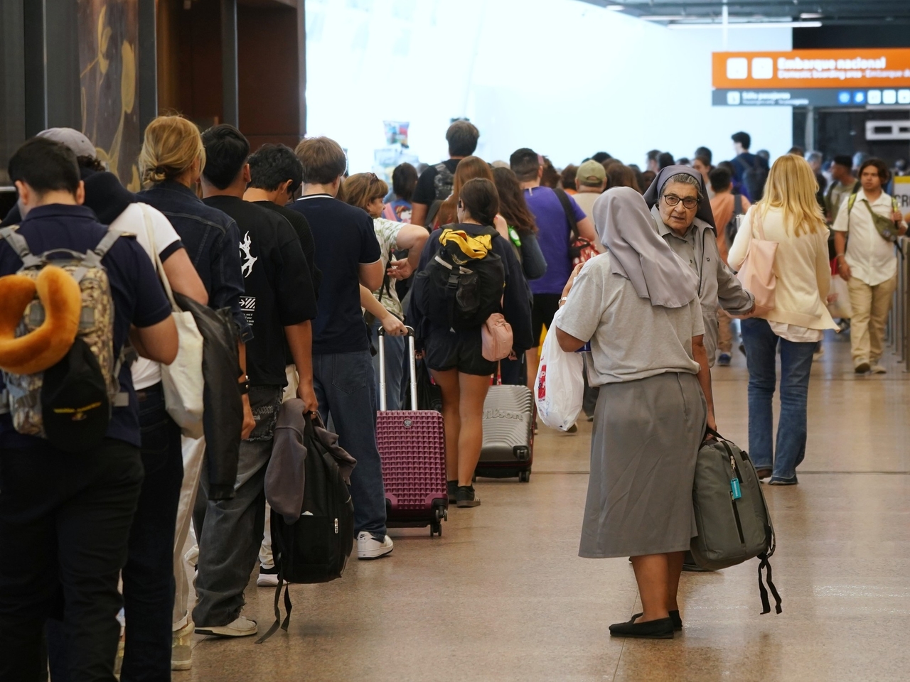 Dictaron la conciliación obligatoria y se levantó el paro de controladores aéreos previsto para este martes