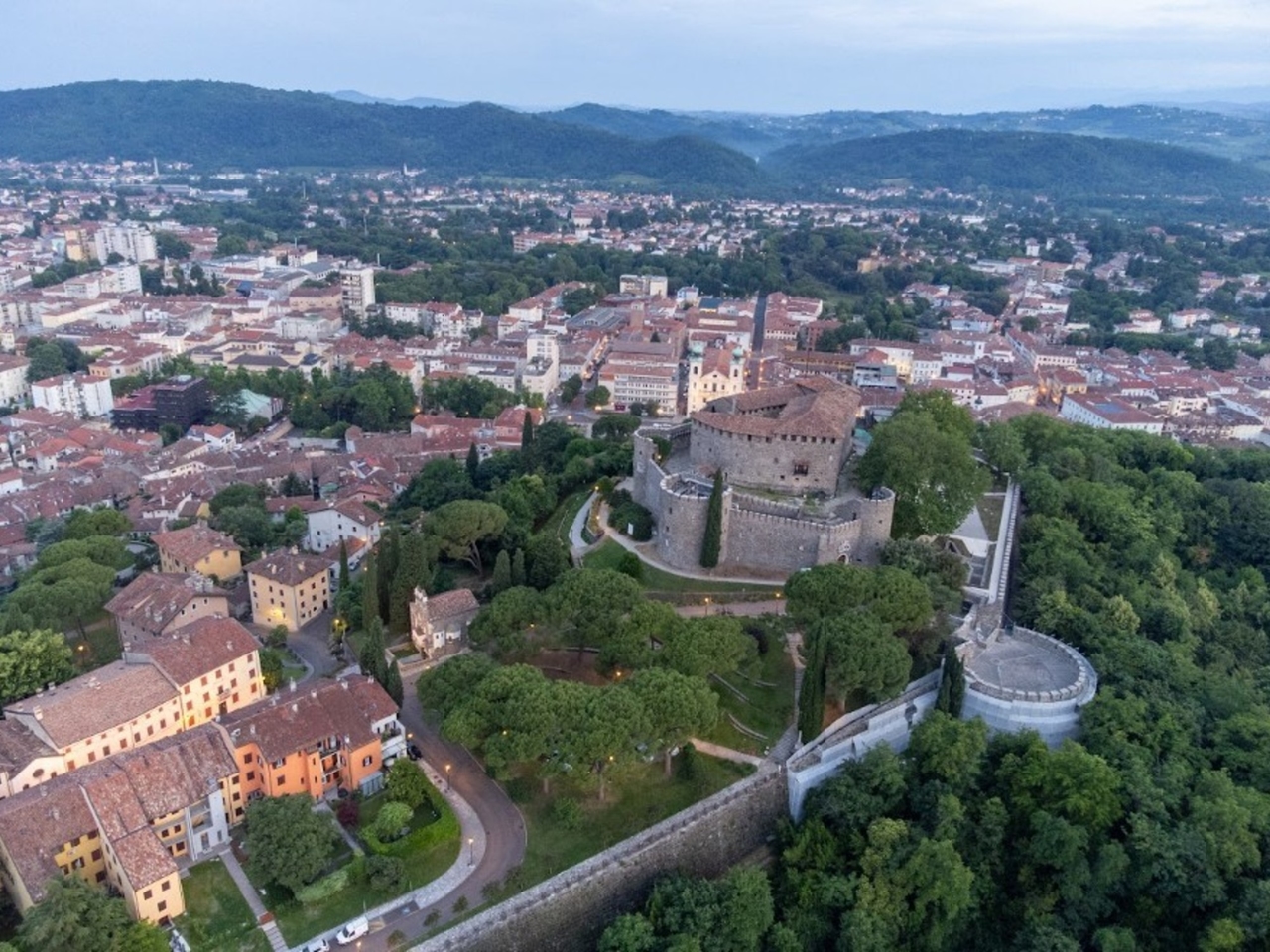 El destino europeo donde cruzás de Italia a Eslovenia a pie y tiene la galería digital más grande del continente