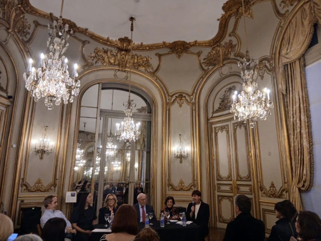 El coleccionismo de arte, a debate en el Museo Nacional de Arte Decorativo