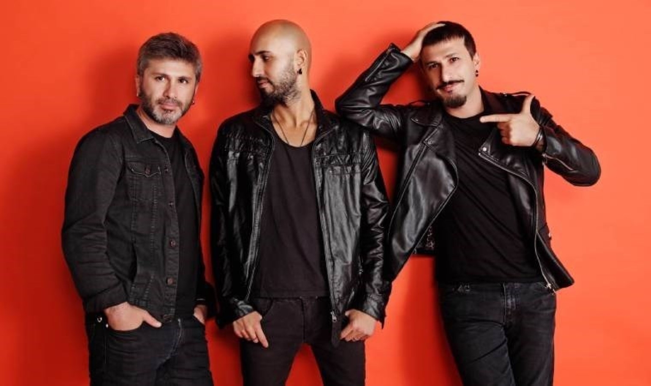 We spraken met Duru, de solist van de band die de Harbiye Open Air-concerten opende: Altijd 'Redd' gedurende 20 jaar