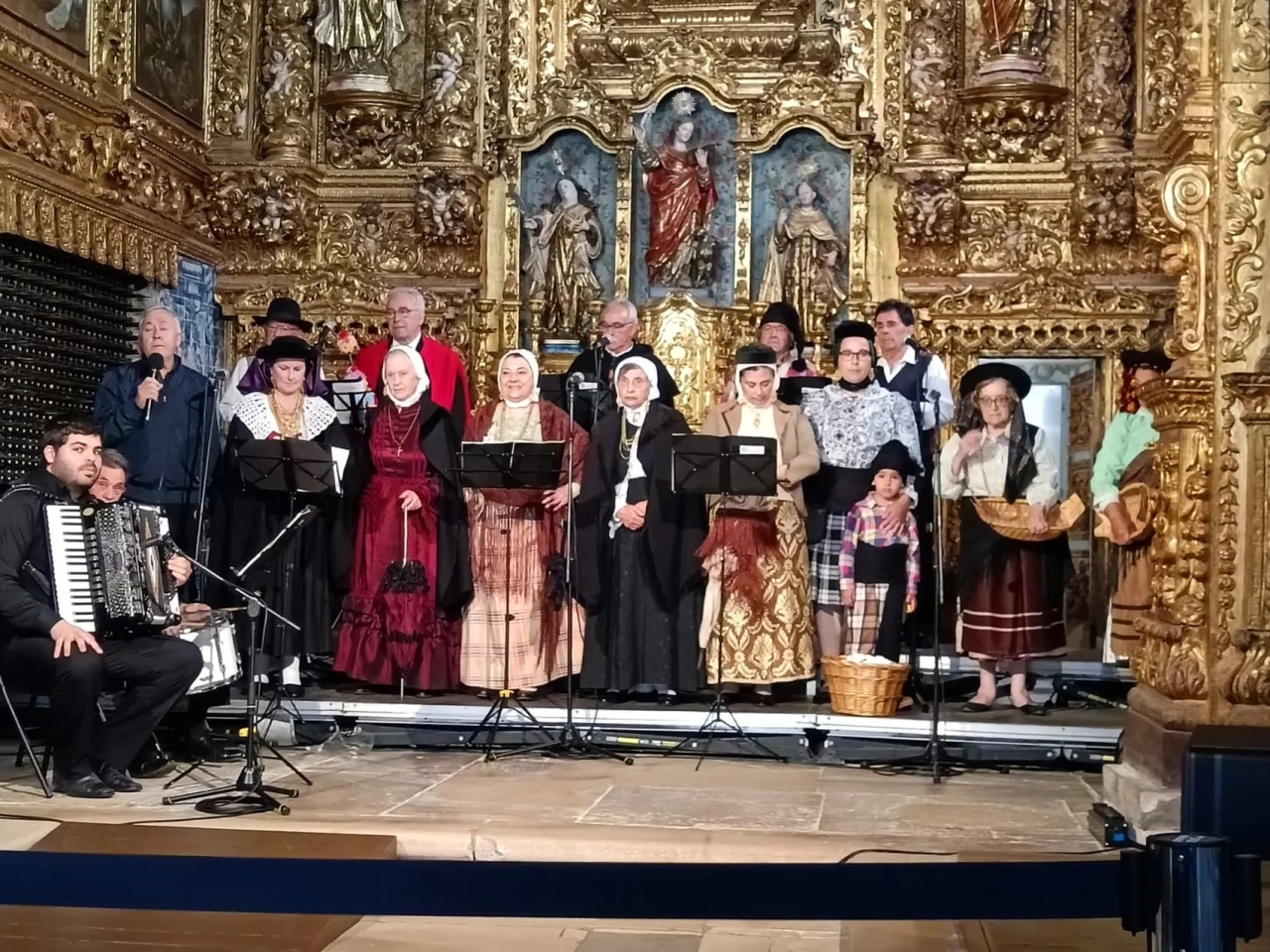 Ze houden van de lokale cultuur en zingen er al 19 jaar over