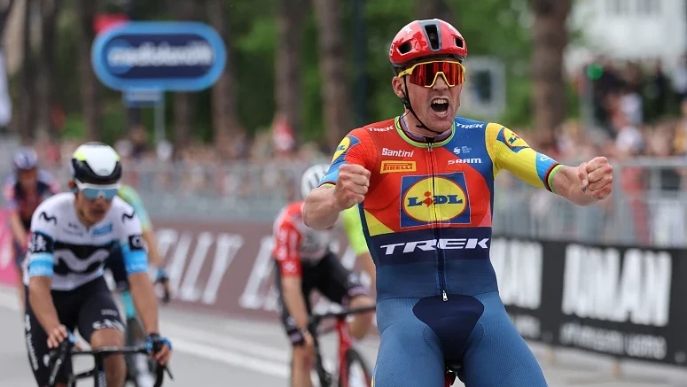 Mads Pedersen vince la tappa d'apertura ed è il primo leader