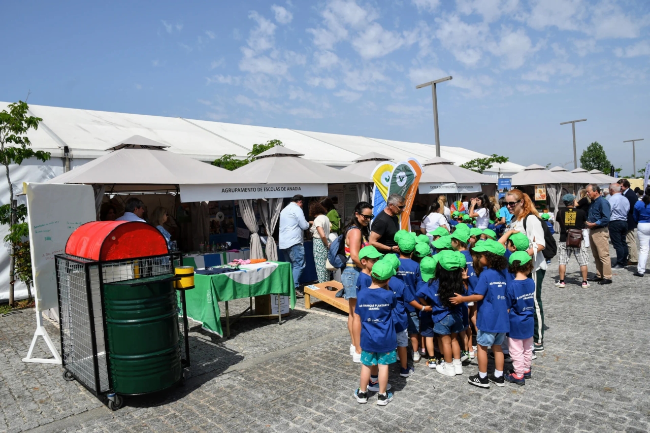 Feira sensibiliza e é montra de projetos