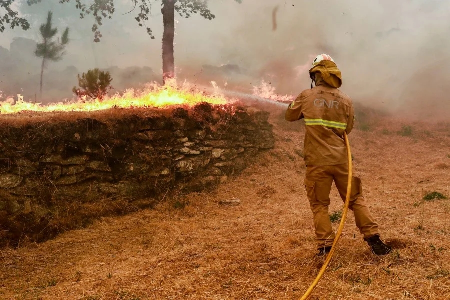 Gli incendi a Pedrogão Grande hanno già raggiunto Sertã