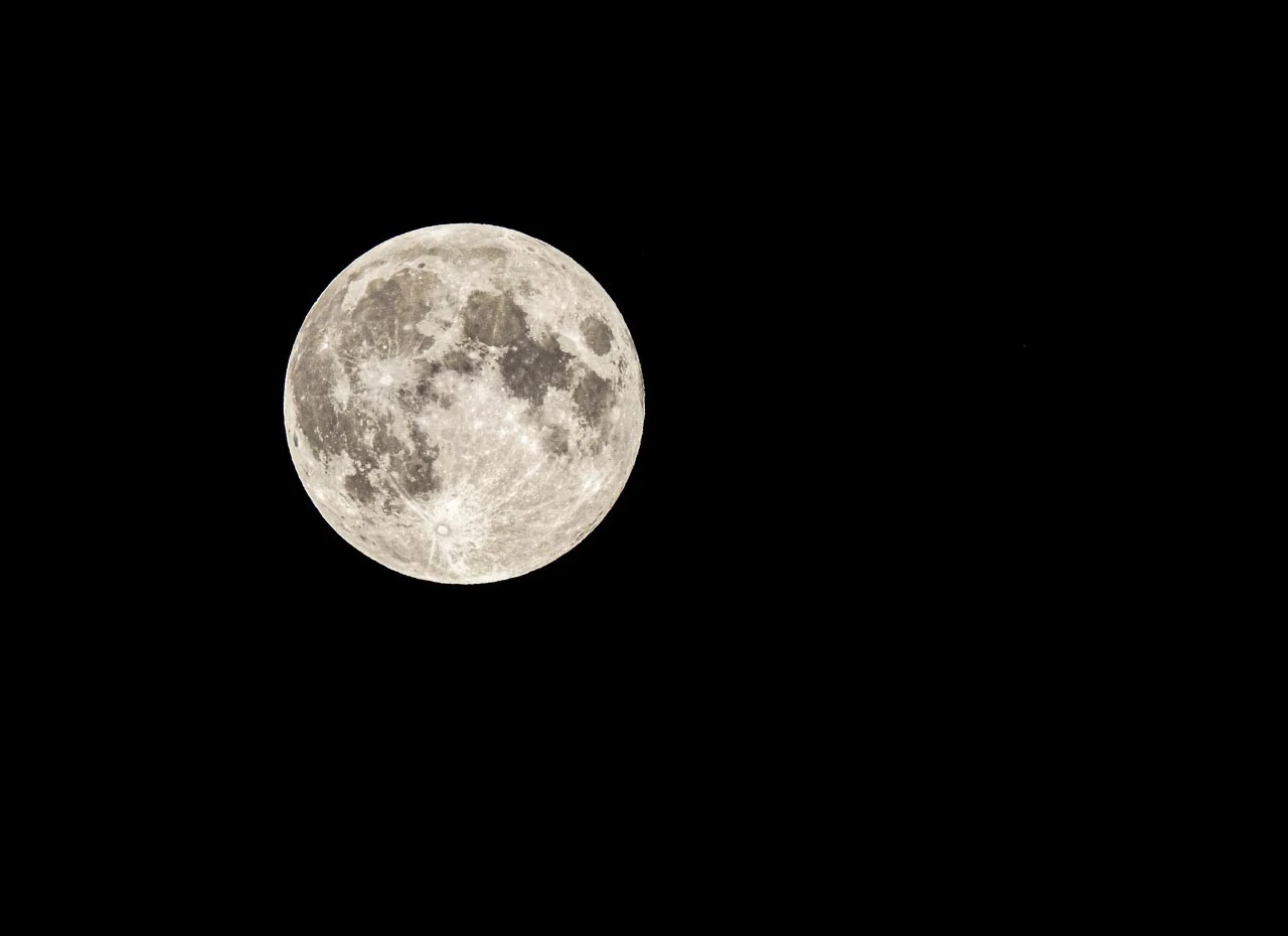Albergaria-a-Velha vous invite à observer le croissant de lune demain soir