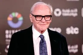 Anthony Hopkins publiceert zijn memoires "All Right, Kid" in Portugal.