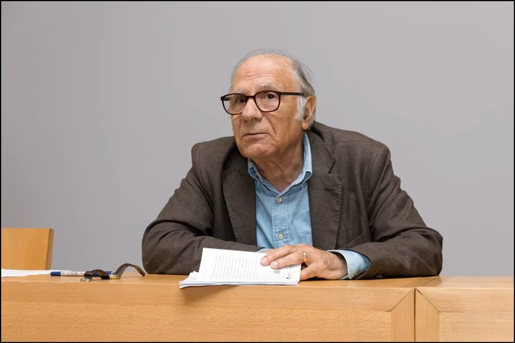 Поэт Луис Серрано рассказывает о музыке, которую он слушает.