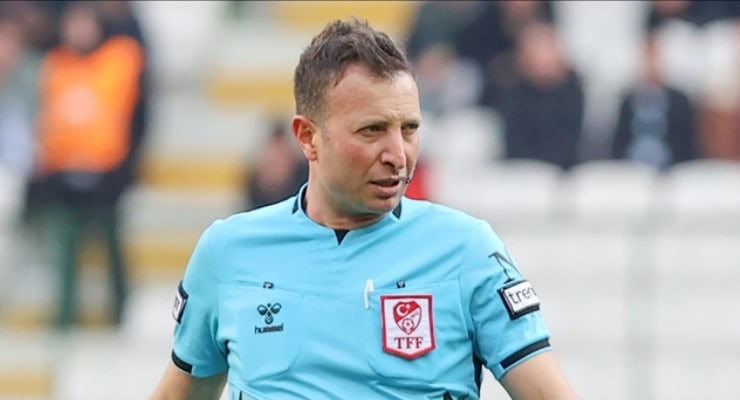 Sędzia derbów Fenerbahce-Besiktas Yasin Kol