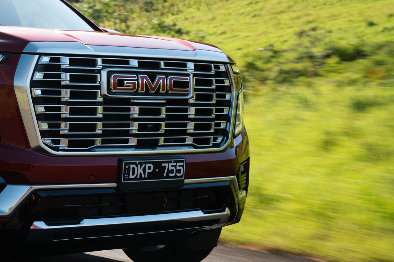 Американский эталон: 11 способов, которыми GMC Yukon Denali переопределяет стандарты полноразмерных внедорожников