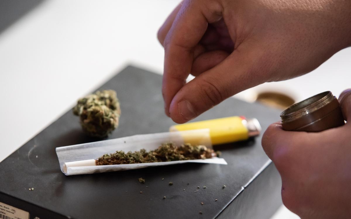 Sarlat: Un joven adulto es descubierto vendiendo drogas en la Place Beauvau