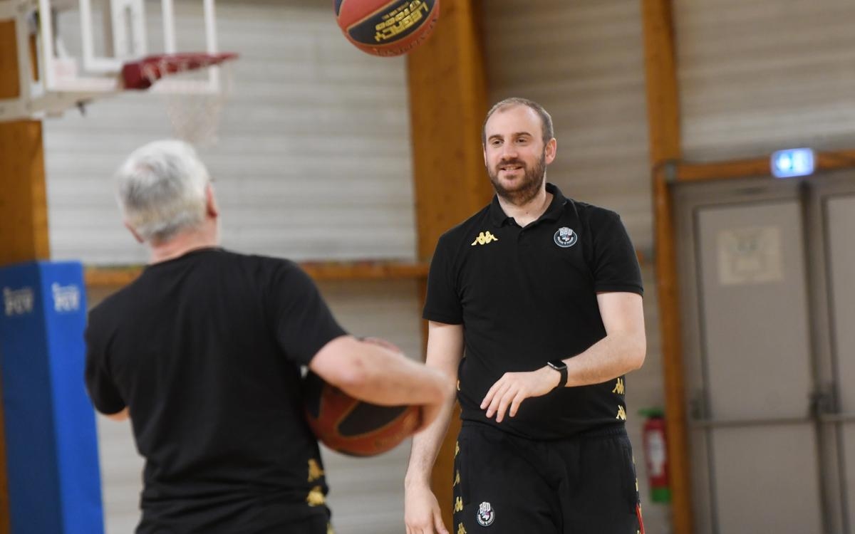 Qual é o programa de pré-temporada?
do basquete Boulazac Dordogne?