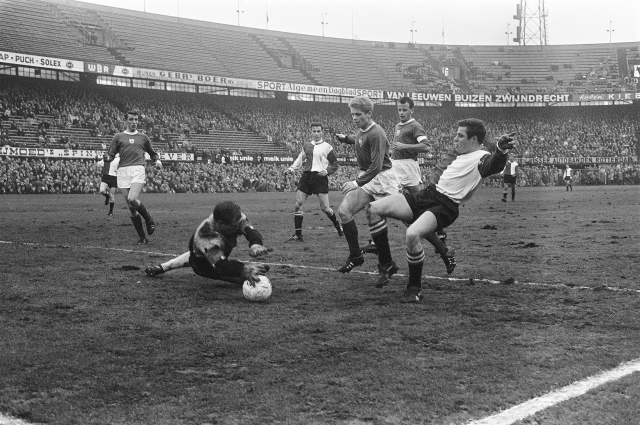 Feyenoord's European Cup-winning captain Rinus Israel dies at 83