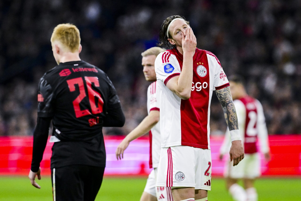 Ajax's home defeat to AZ fuels speculation about Heitinga future