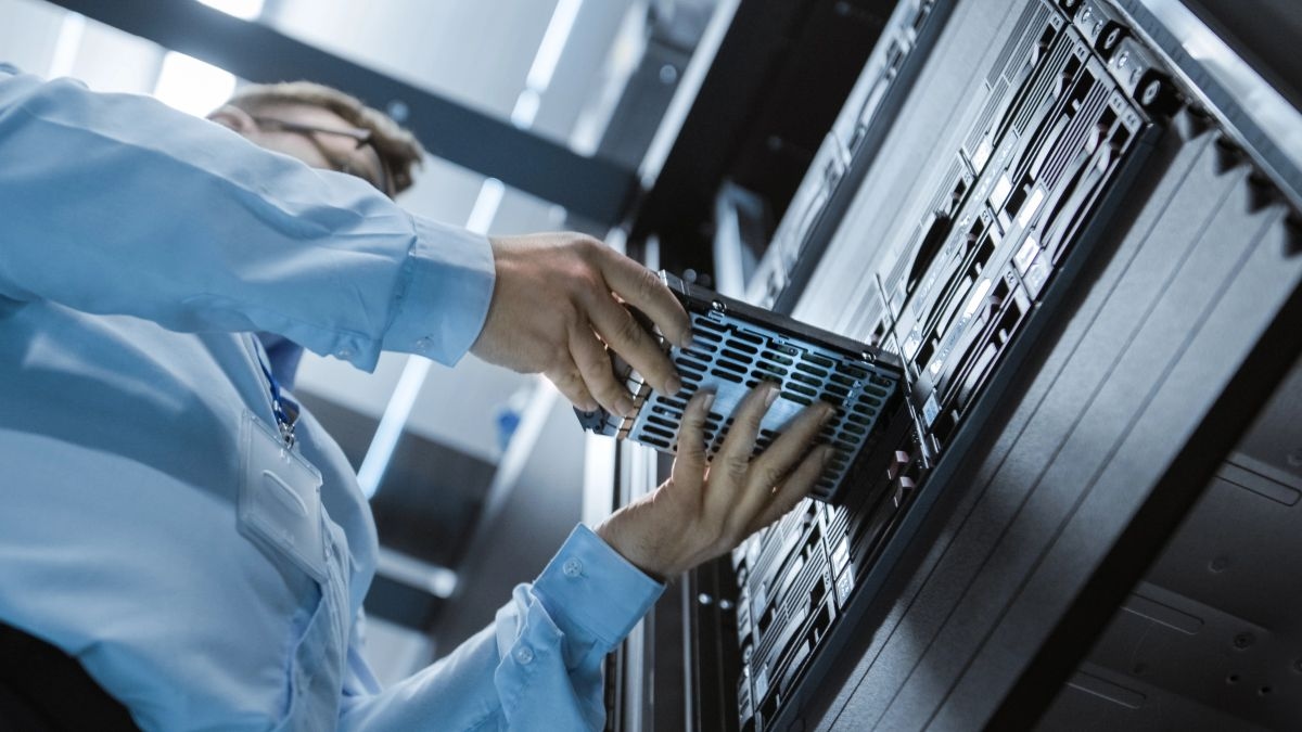 Fewer Dutch firms hit by cyberattacks, but AI threats loom
