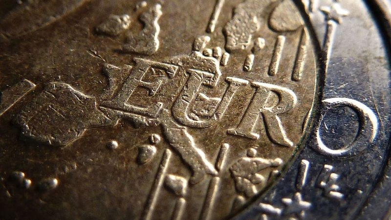 Ucrania considera cambiar al euro como moneda de referencia