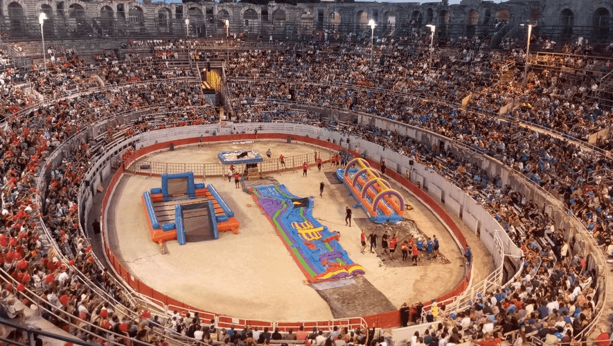 Nagui's production company is taking the Arles arena to court for "parasitism" after organizing a show with games and events involving cows deemed similar to those of Intervilles.