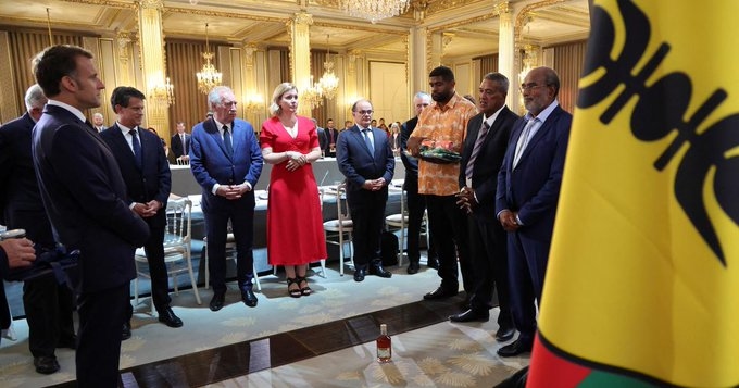 Porozumienie w sprawie utworzenia obywatelstwa kaledońskiego i „Państwa Nowej Kaledonii”, które pozostaje przyłączone do Francji