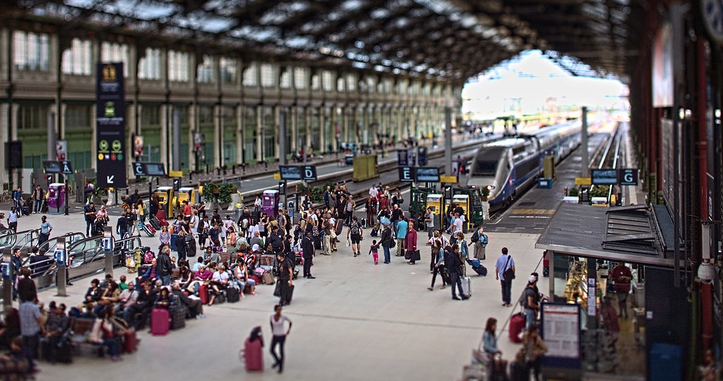 Paris: Two Tunisians arrested as they got off a train at Gare de Lyon. One of them had 10 million euros worth of jewelry in his underwear.